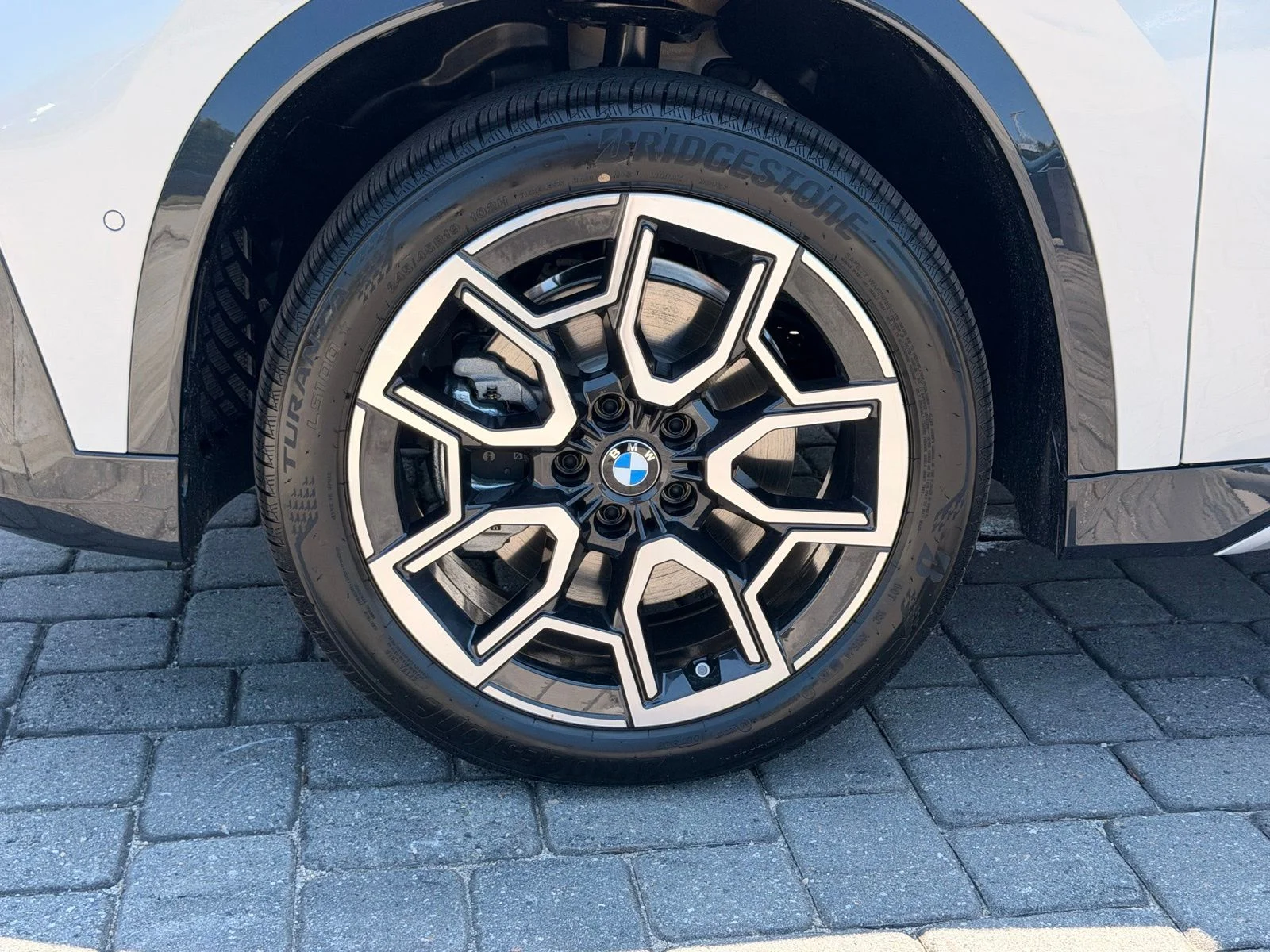 New 2026 Mineral White Metallic BMW xDrive28i image 13