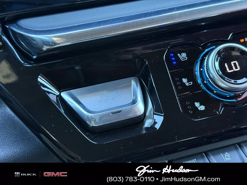 Used 2026 Glacier White Tricoat GMC Denali Ultimate image 32