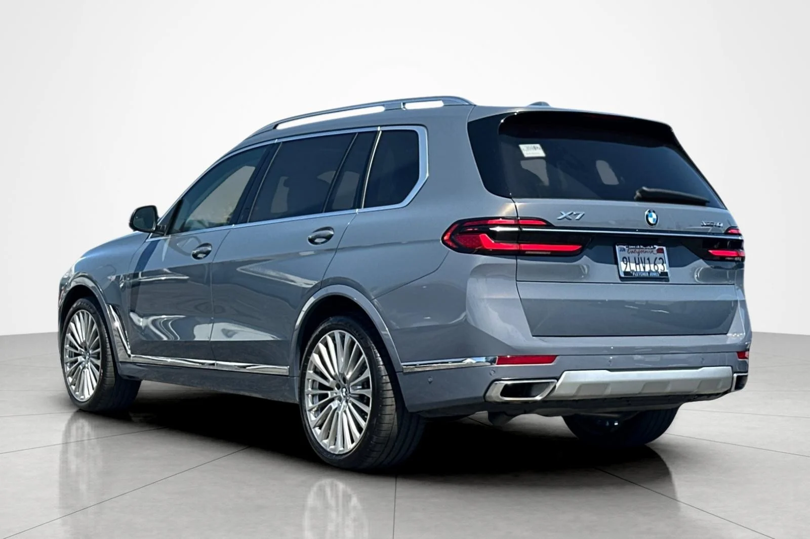 Used 2024 Sparkling Copper Metallic BMW xDrive40i image 3