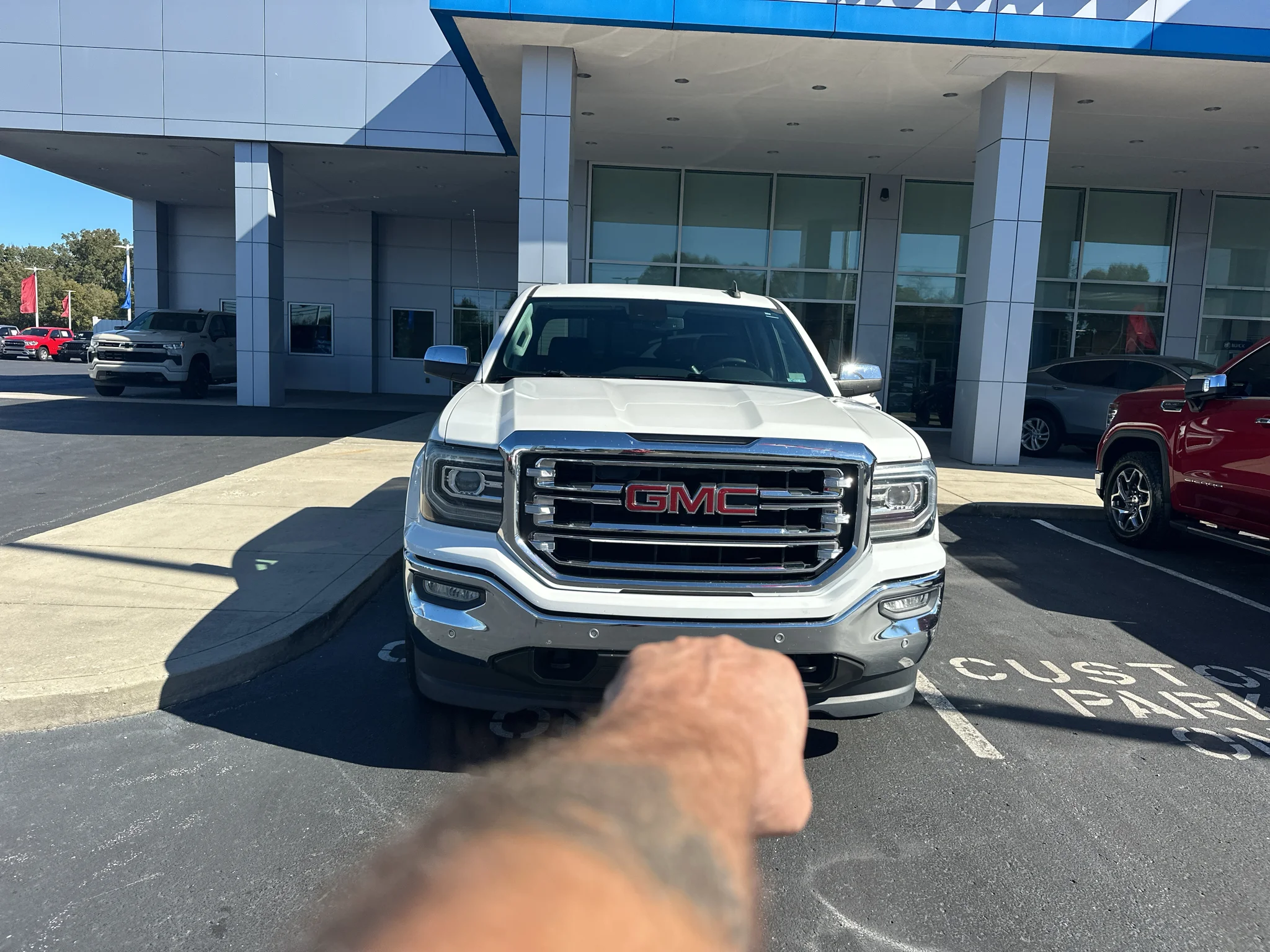 Used 2018 SUMMIT WHITE GMC SLT image 4