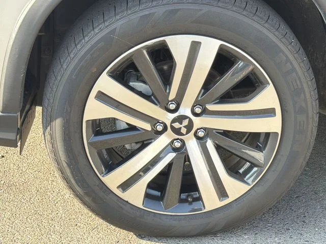 Used 2026 Silver Mitsubishi 2.0 SE image 16
