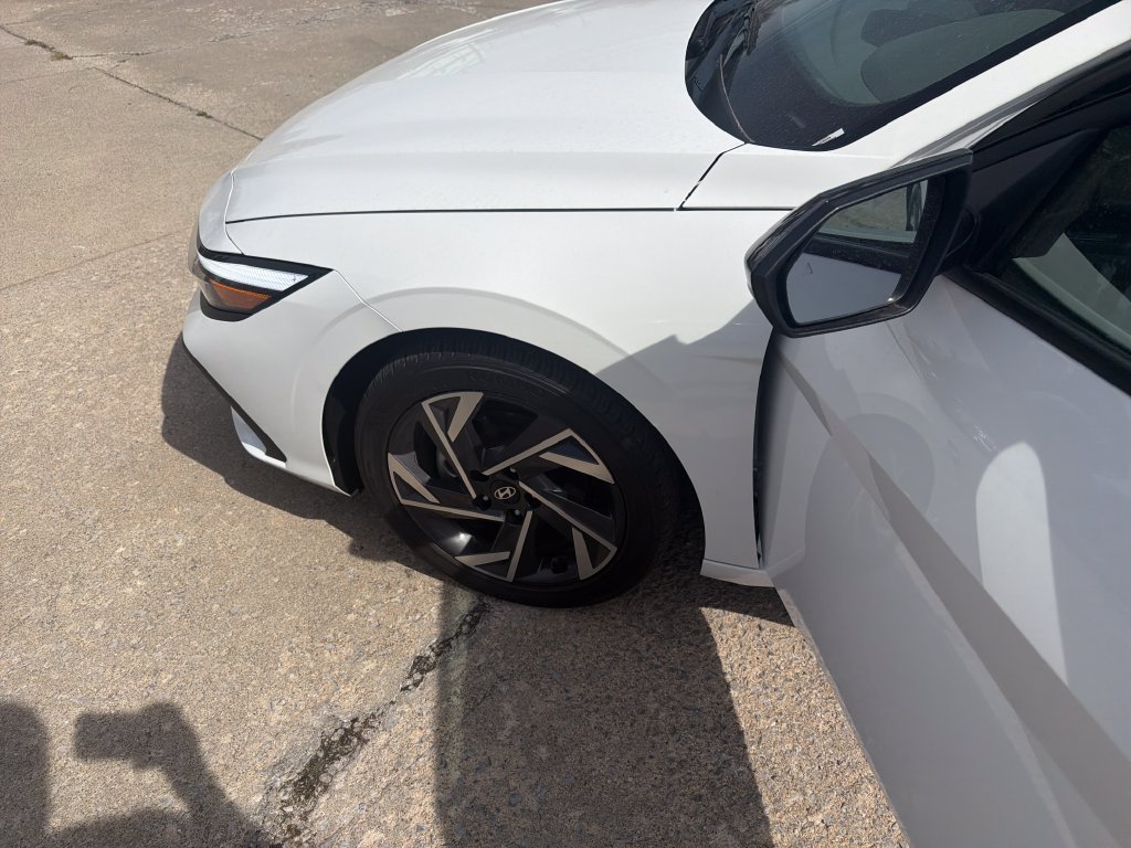 Used 2025 White Hyundai SEL Sport image 10