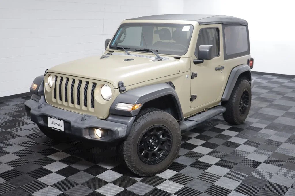 Used 2019 Bikini Pearlcoat Jeep Sport S image 2