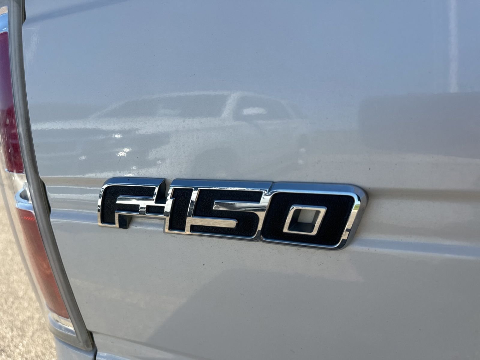 Used 2014 White Ford Lariat image 9