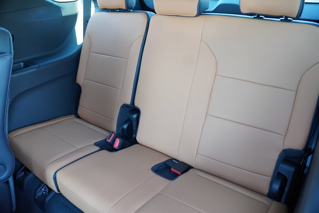 2027 Chevrolet Traverse Z71 - Photo 12