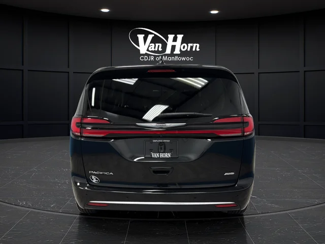 Used 2023 Brilliant Black Crystal Pearlcoat Chrysler Touring L image 6