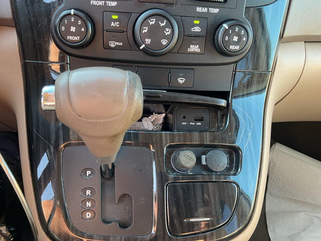 Used 2012 White Kia EX image 19