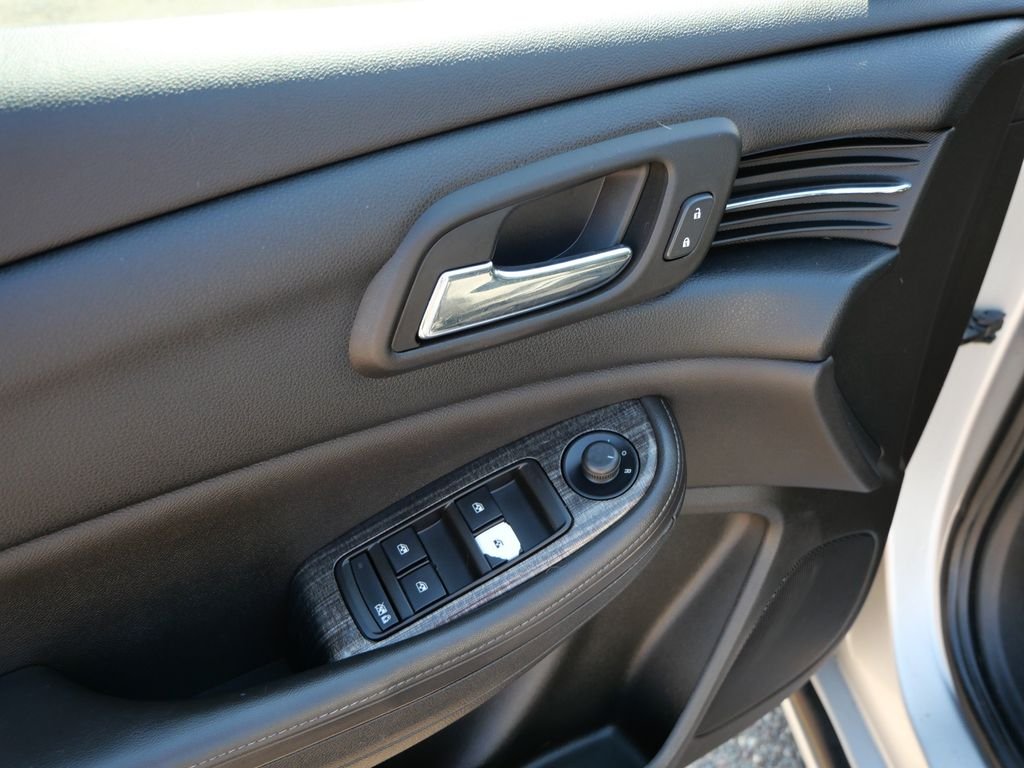 Used 2014 Silver Chevrolet LT image 20