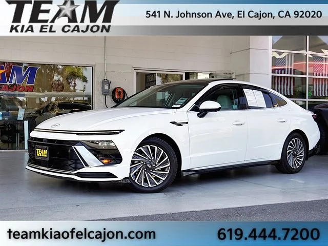 Used 2024 White Hyundai Limited image 2