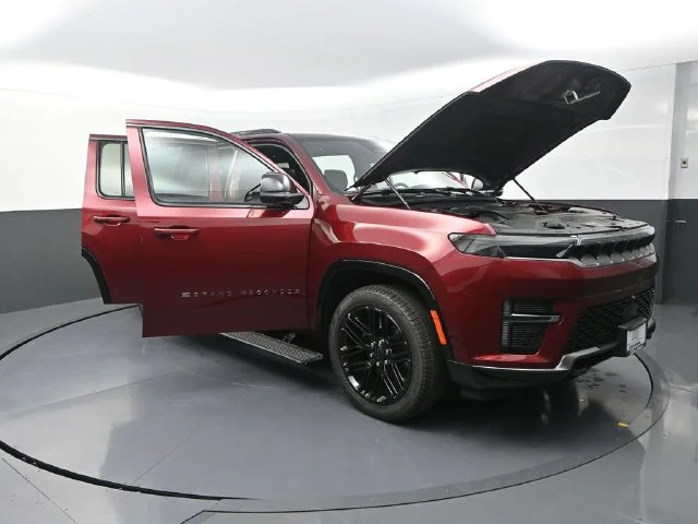 New 2026 Velvet Red Pearl-Coat Exterior Paint Jeep Limited Reserve image 29