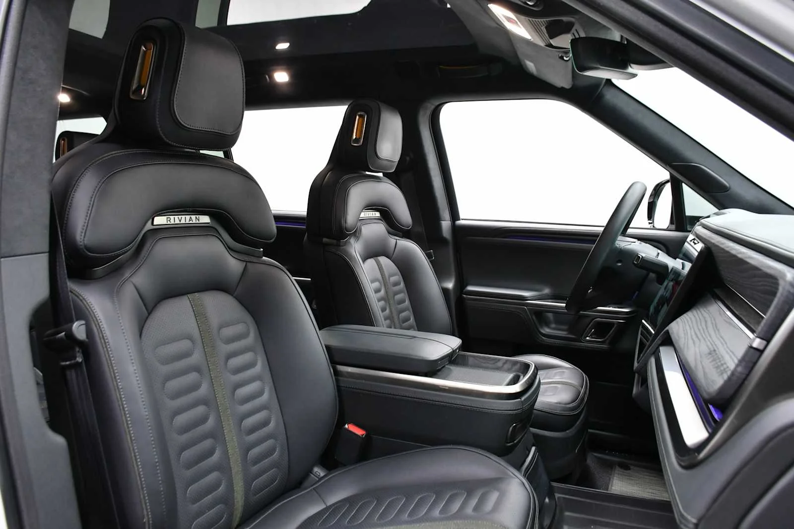Used 2024 Glacier White Rivian Adventure image 21