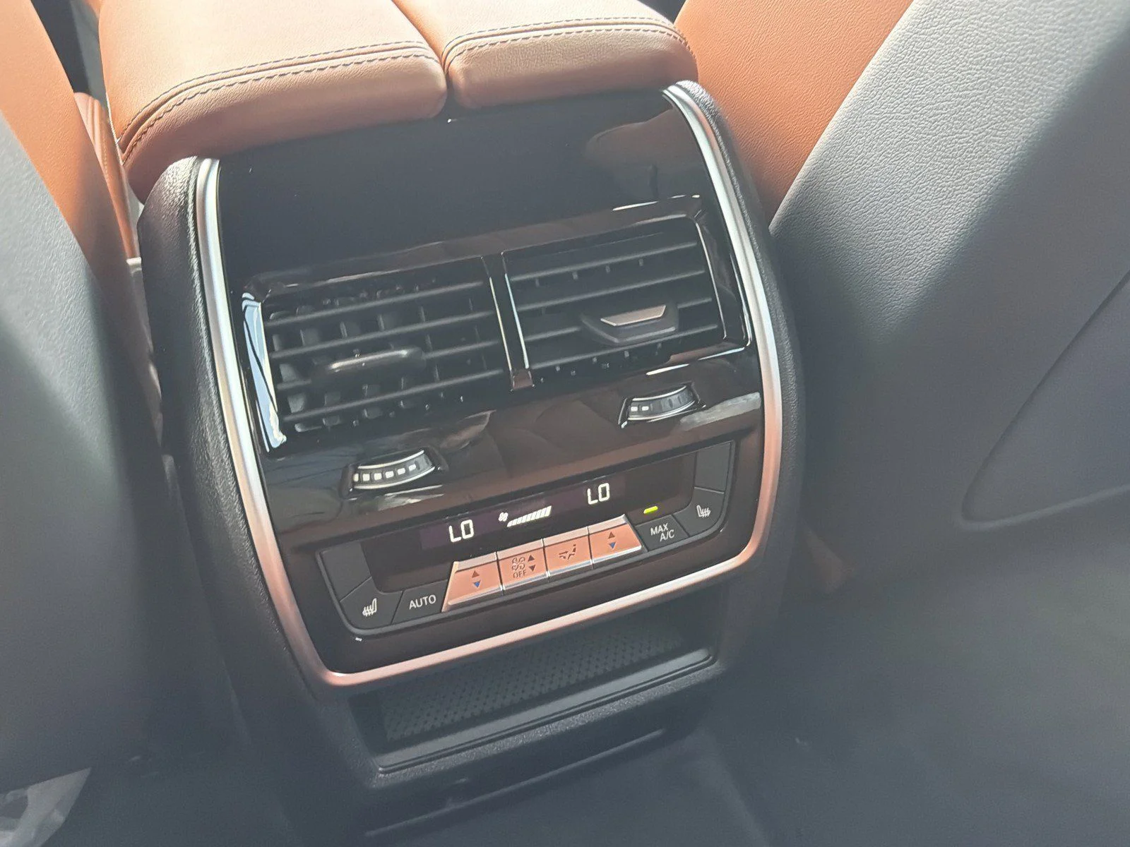 New 2026 Mineral White Metallic BMW xDrive40i image 20