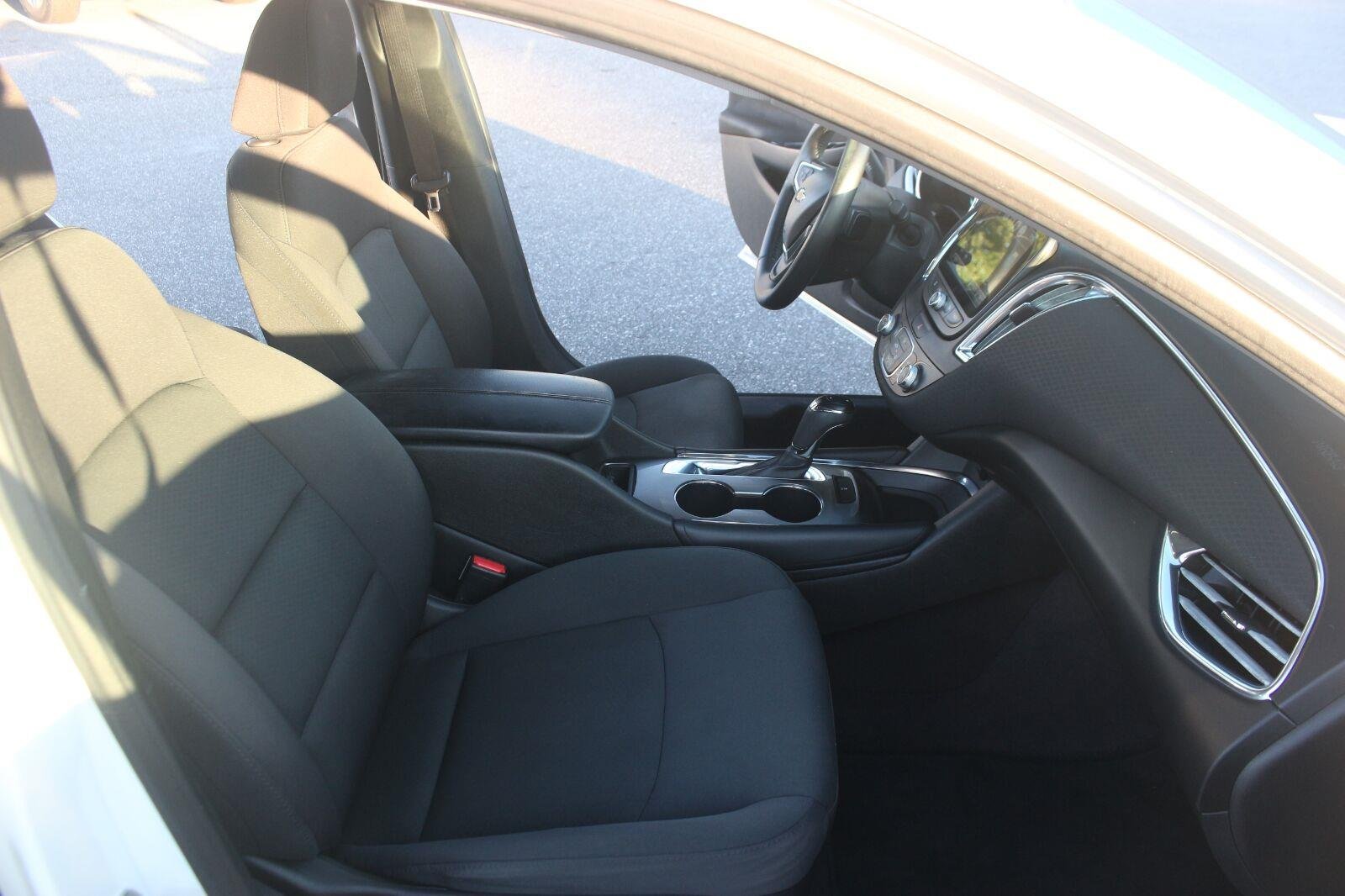 Used 2017 IRIDESCENT PEARL TRICOAT Chevrolet LT image 30