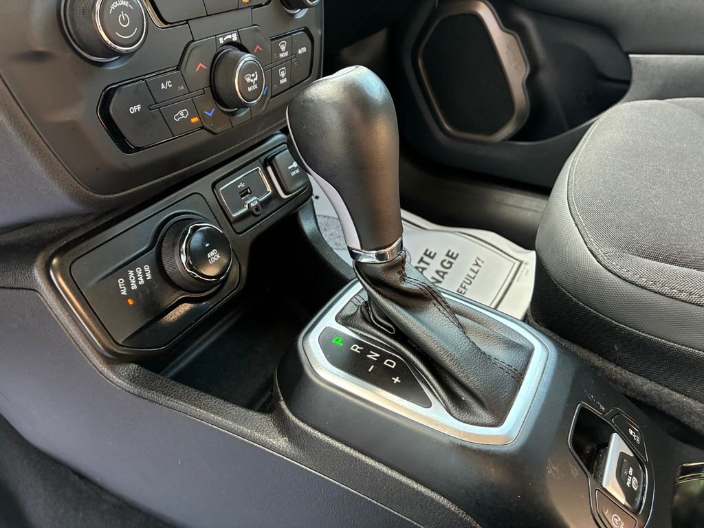 Used 2023 White Jeep Latitude image 17