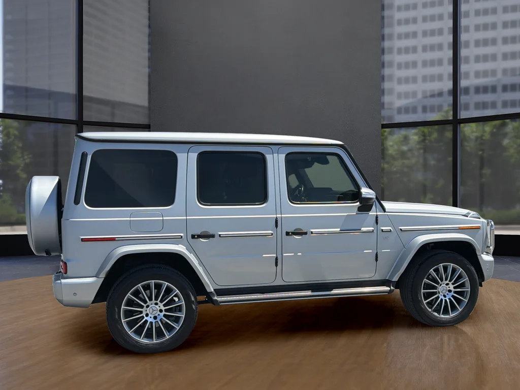 Used 2022 White Mercedes-Benz G 550 image 17