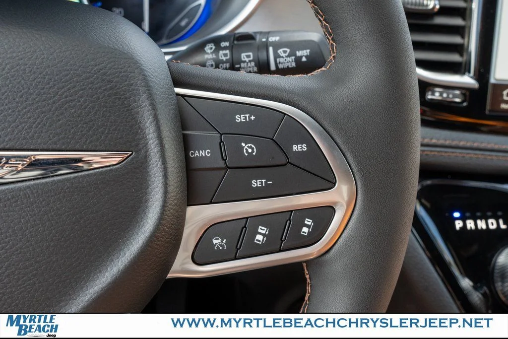 New 2026 Bright White Clear-Coat Exterior Paint Chrysler Pinnacle image 28