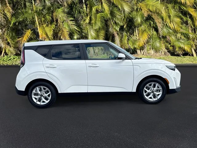 Used 2024 White Kia LX image 3