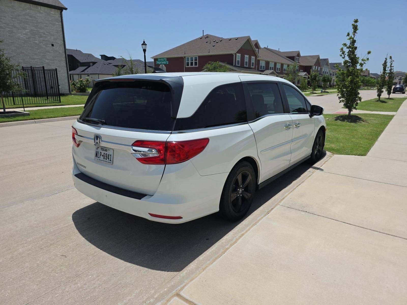 Used 2018 White Diamond Pearl Honda EX-L image 3