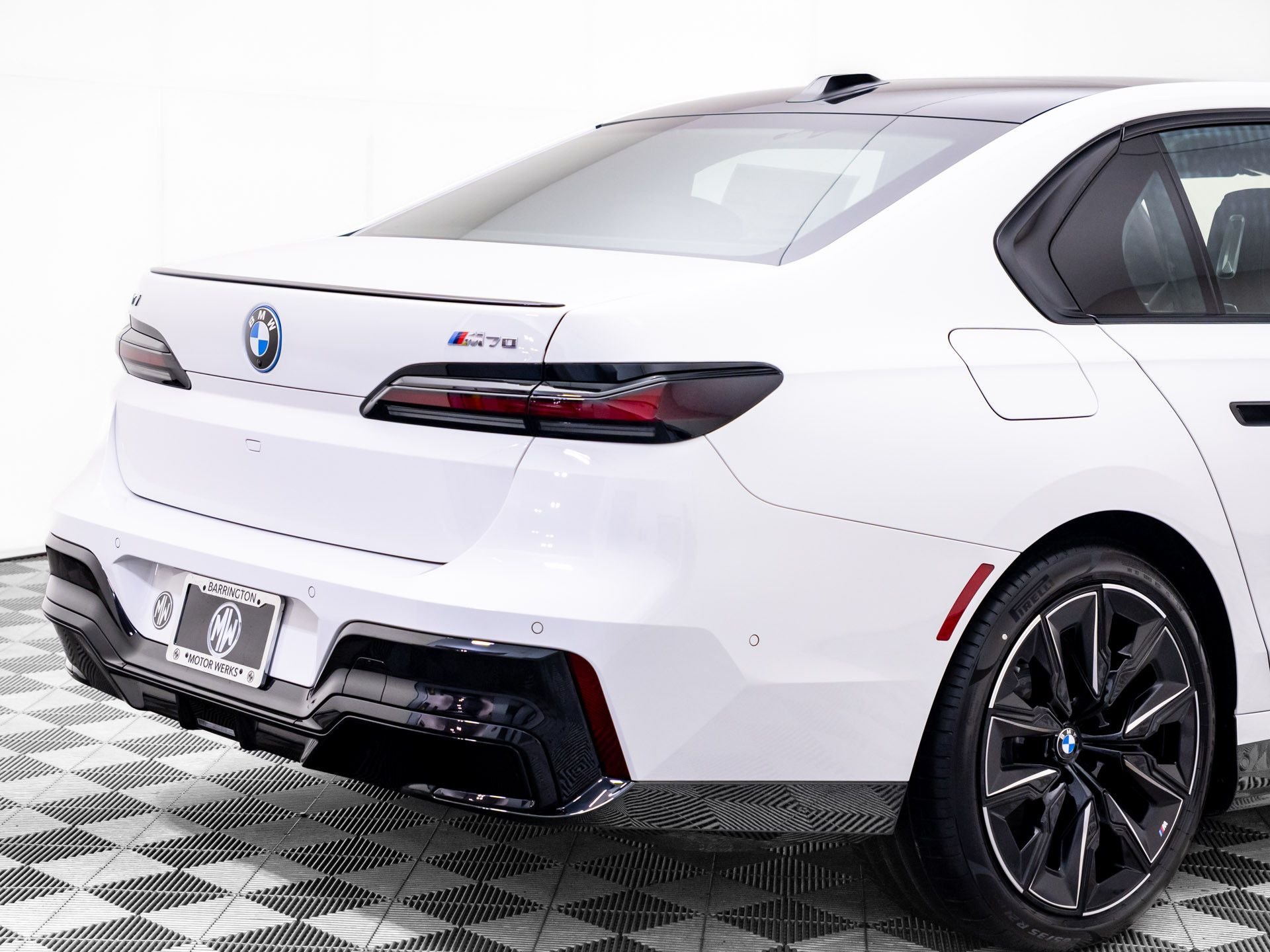 New 2026 Alpine White BMW M70 image 36