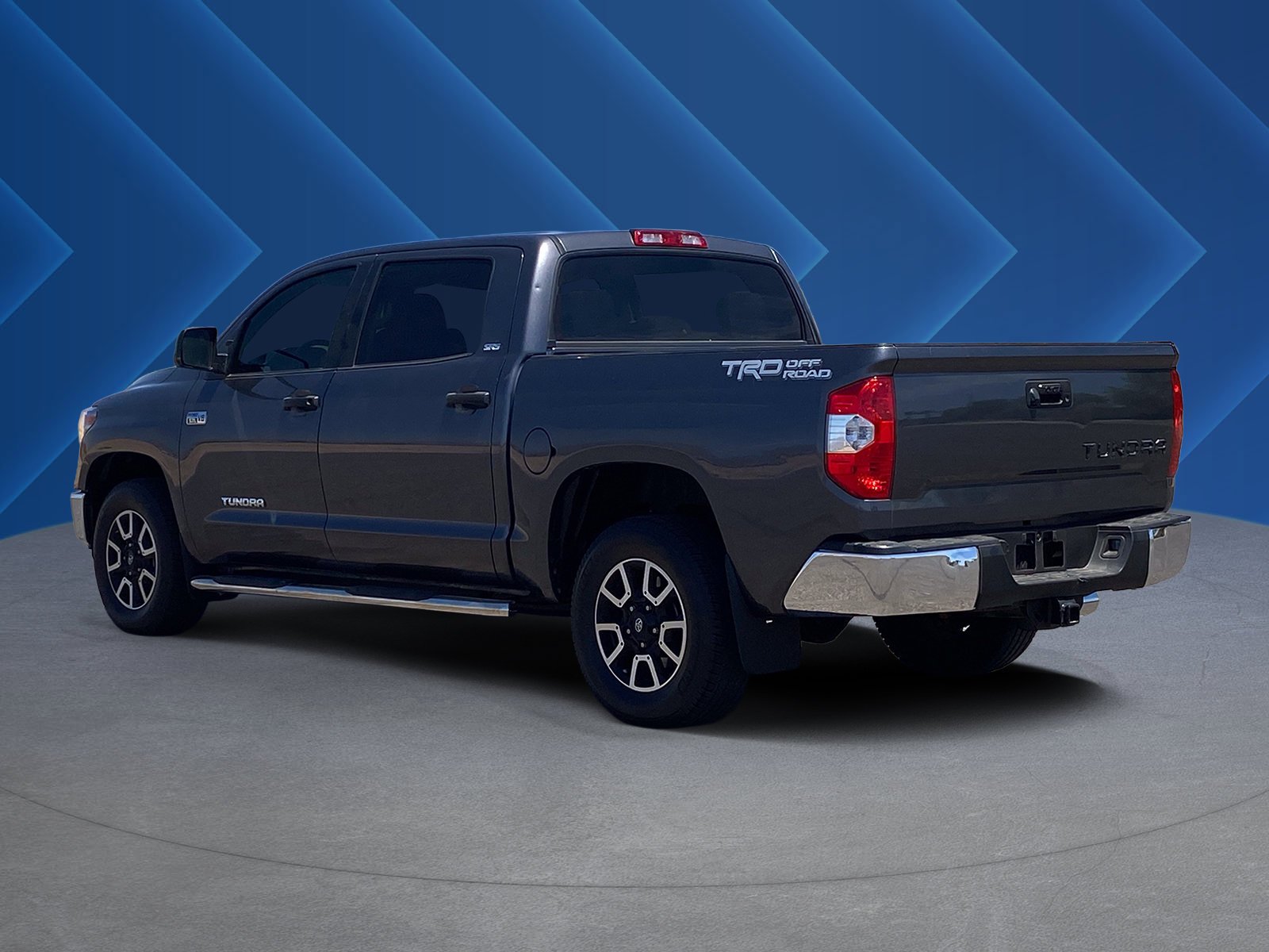 Used 2018 Magnetic Gray Metallic Toyota SR5 image 5