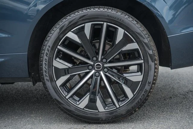 Used 2022 Denim Blue Volvo Inscription image 19