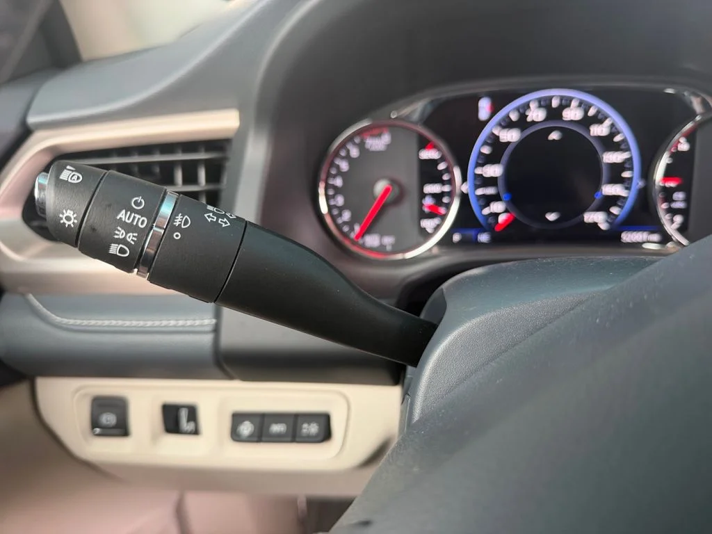 Used 2023 White GMC Denali image 23