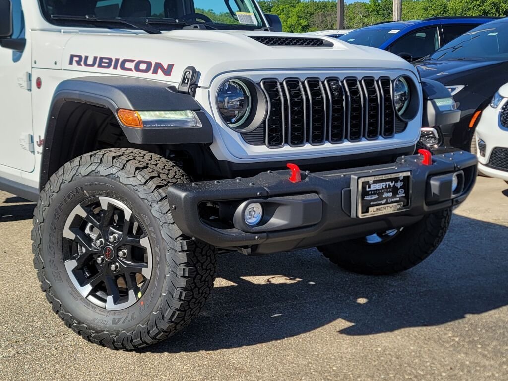 New 2026 Bright White Clear-Coat Exterior Paint Jeep Rubicon image 2