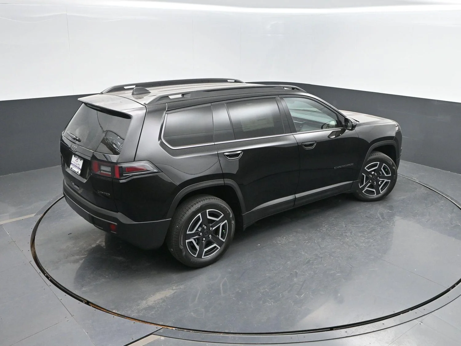 New 2026 Diamond Black Crystal Pearl-Coat Exterior Paint Jeep Limited image 39
