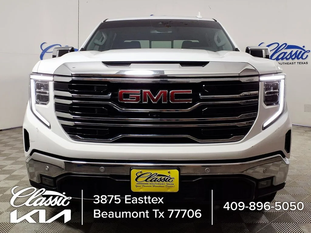 Used 2024 White GMC SLT image 3