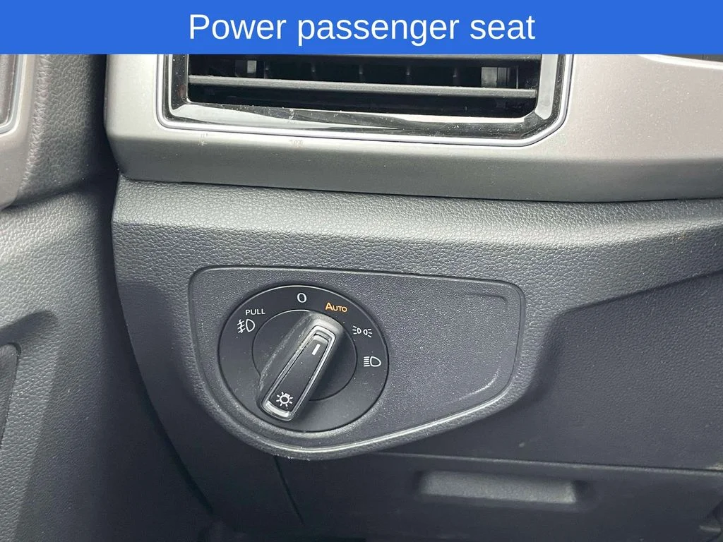 Used 2019 Blue Volkswagen SEL image 23