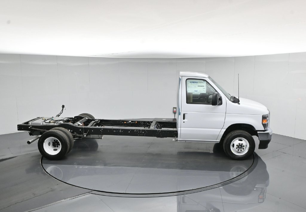 New 2027 White Ford Base image 41