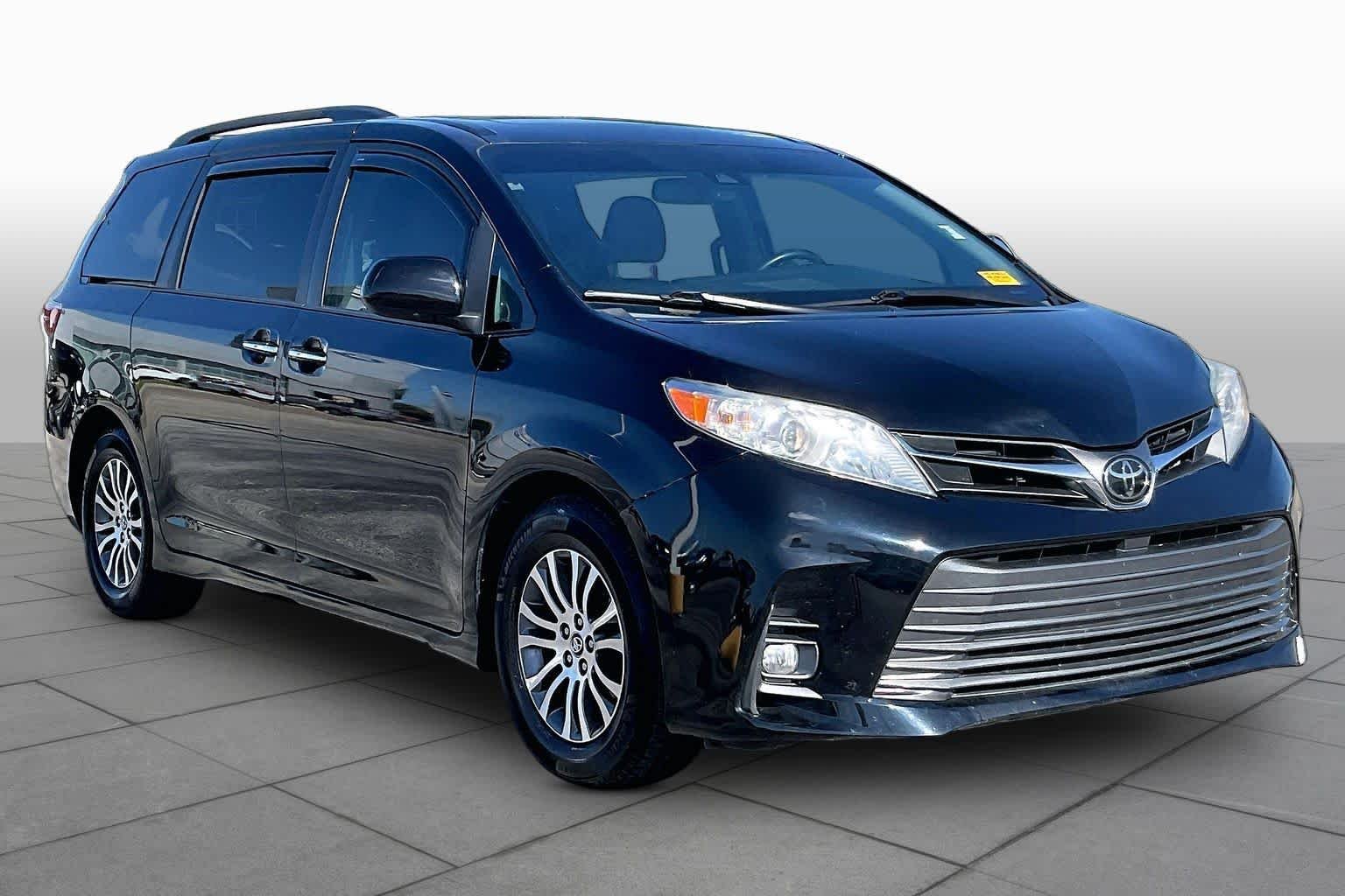 Used 2019 Midnight Black Metallic Toyota XLE Premium image 3