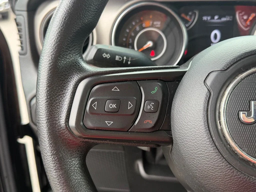 Used 2020 Black Jeep Sport image 19