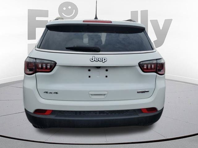 Used 2023 White Jeep Latitude image 4
