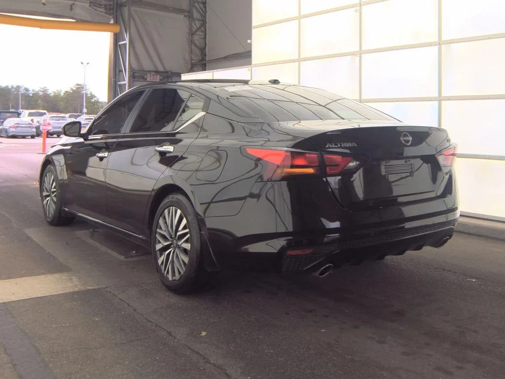 Used 2024 Black Nissan 2.5 SV image 4