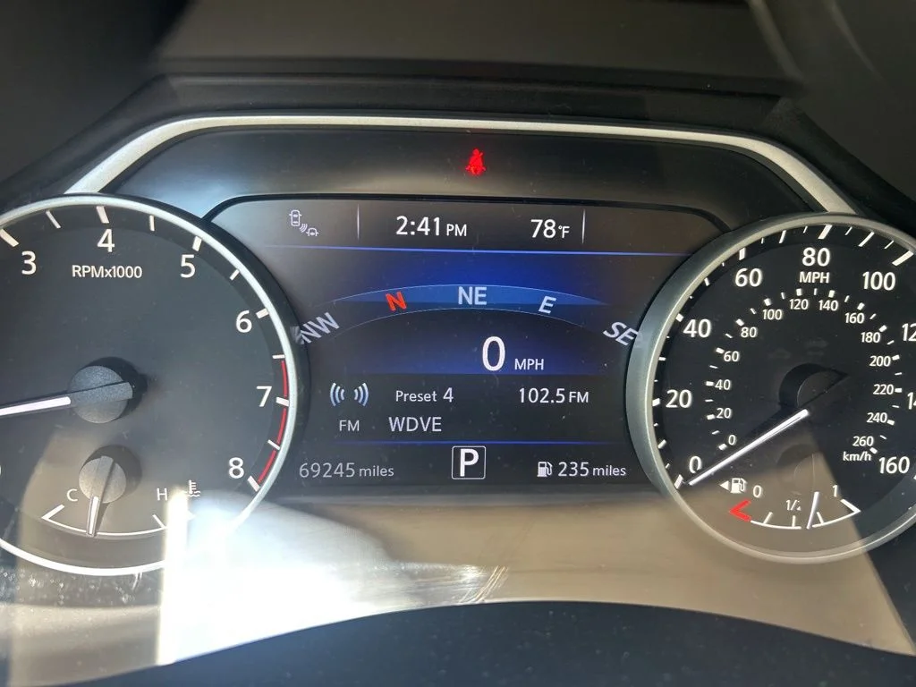 Used 2018 White Nissan SL image 15