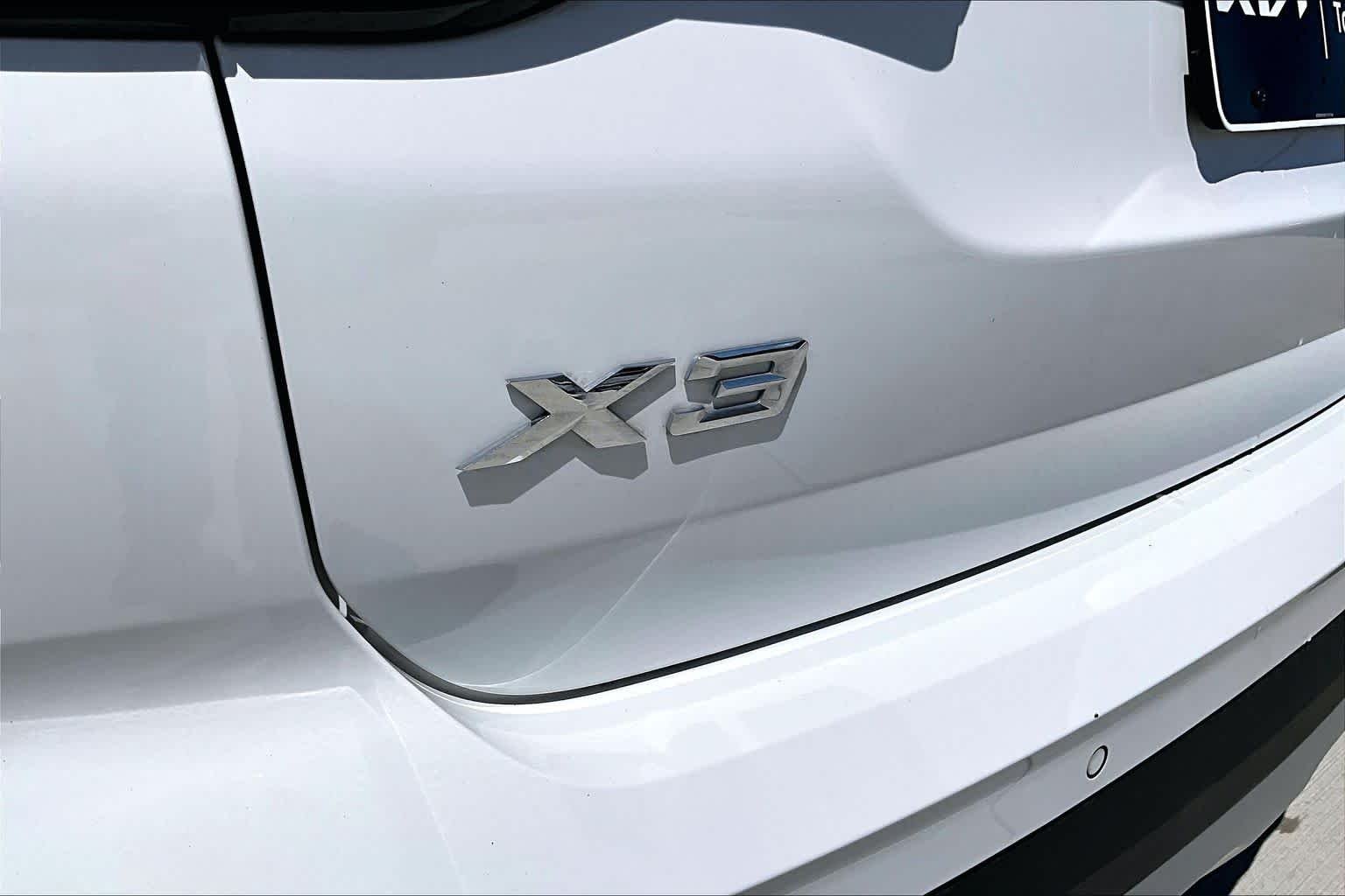 Used 2024 Alpine White BMW xDrive30i image 30