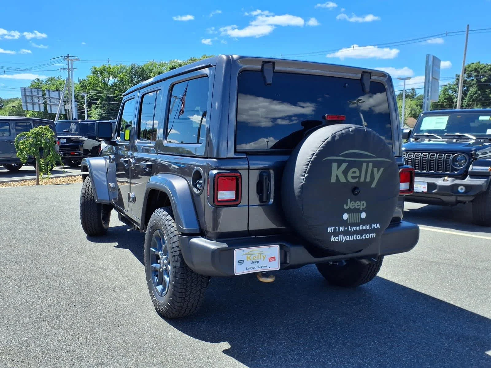 New 2026 Granite Crystal Metallic Clearcoat Jeep 85th Anniversary image 11