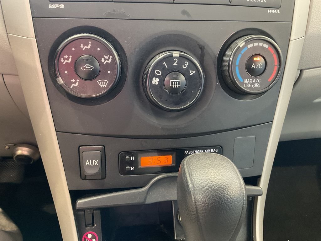 Used 2010  Toyota LE image 16