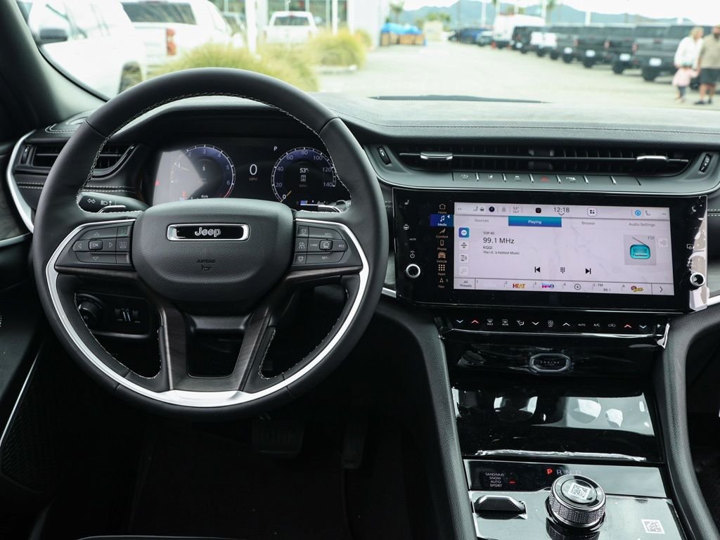 New 2026 Diamond Black Crystal Pearl-Coat Exterior Paint Jeep Limited image 21