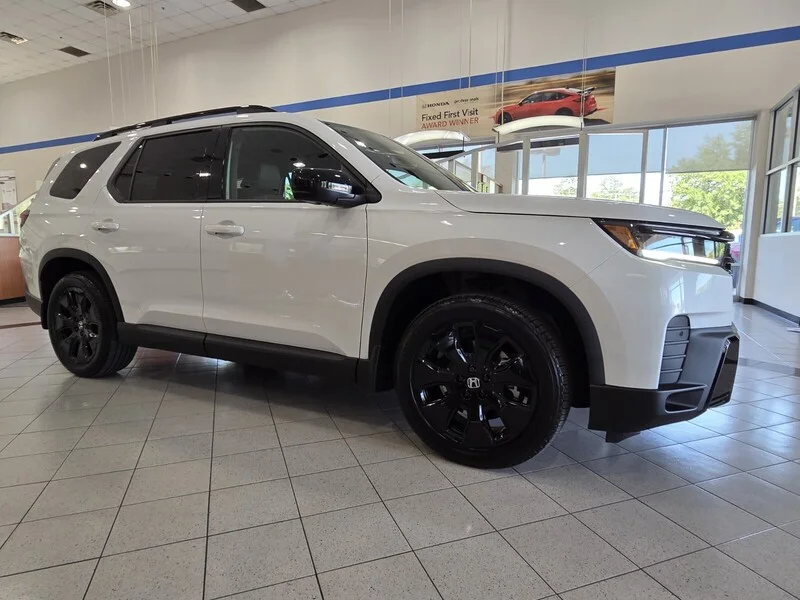 New 2026 Platinum White Pearl Honda BLACK EDITION AWD image 3