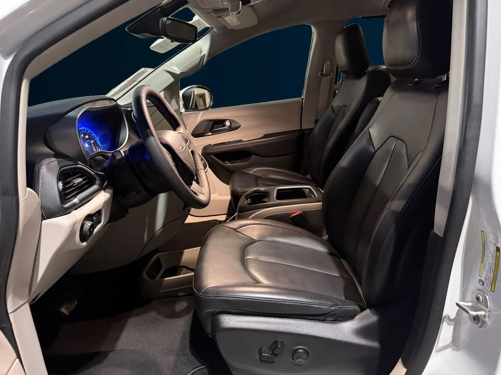 Used 2023 White Chrysler Touring L image 10