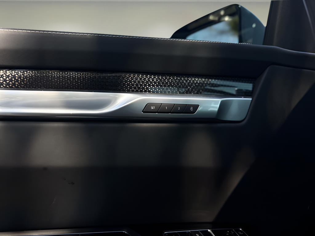 Used 2025 White Cadillac V-Series image 16