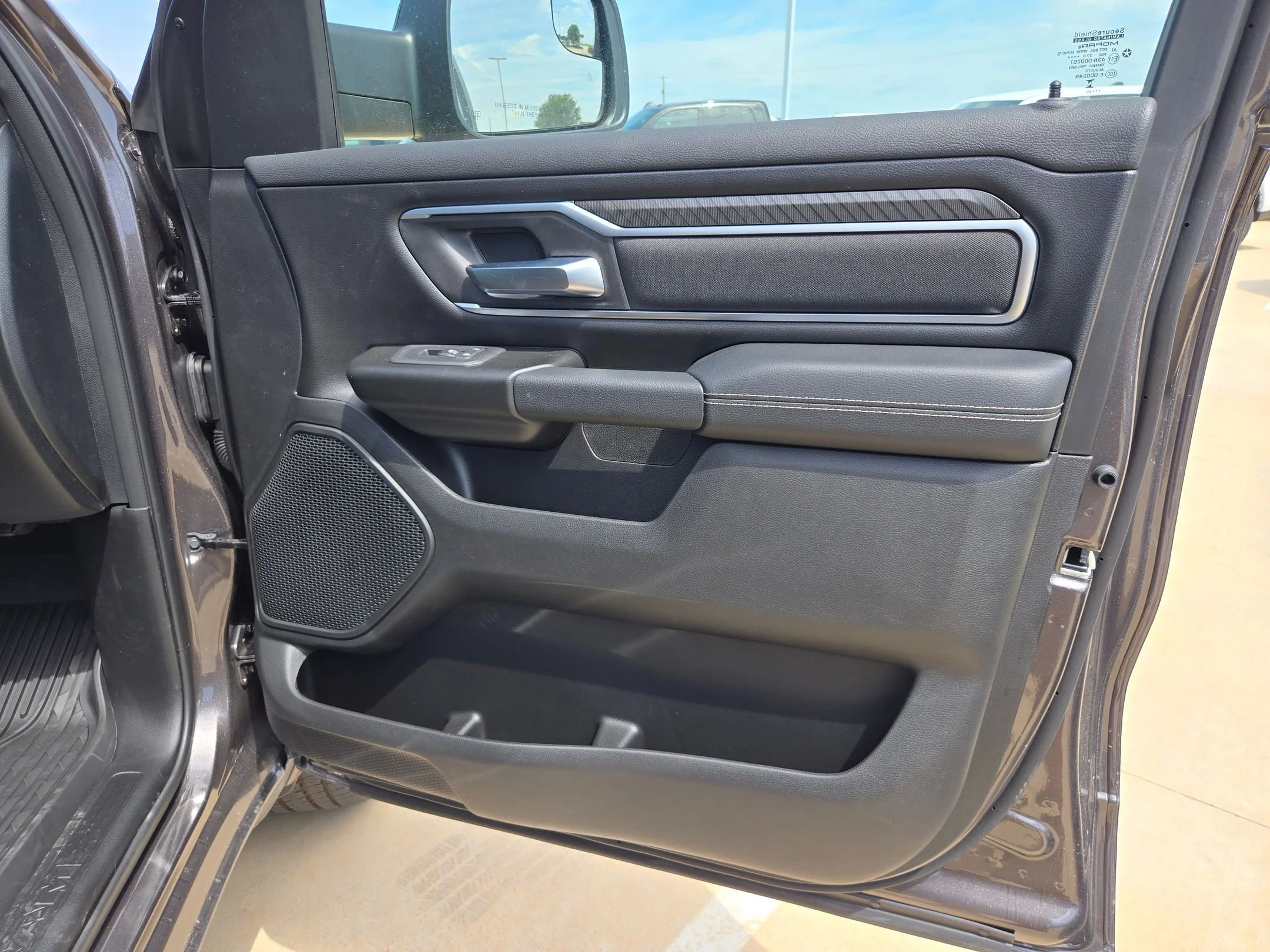New 2026 Granite Crystal Metallic Clear-Coat Exterior Paint RAM Big Horn/Lone Star image 26