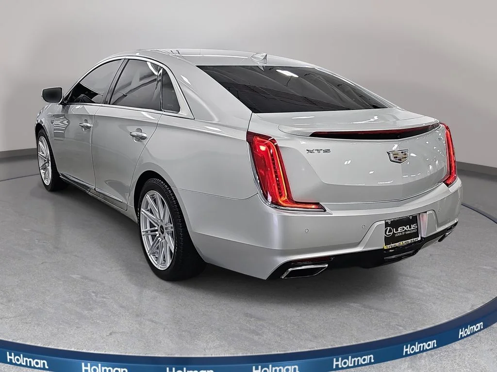 Used 2018 Silver Cadillac Luxury image 8