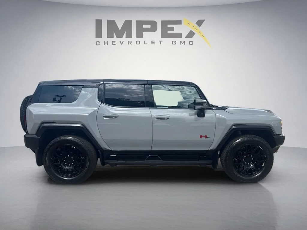 Used 2025 Meteorite Metallic (Grey) GMC 2X image 6