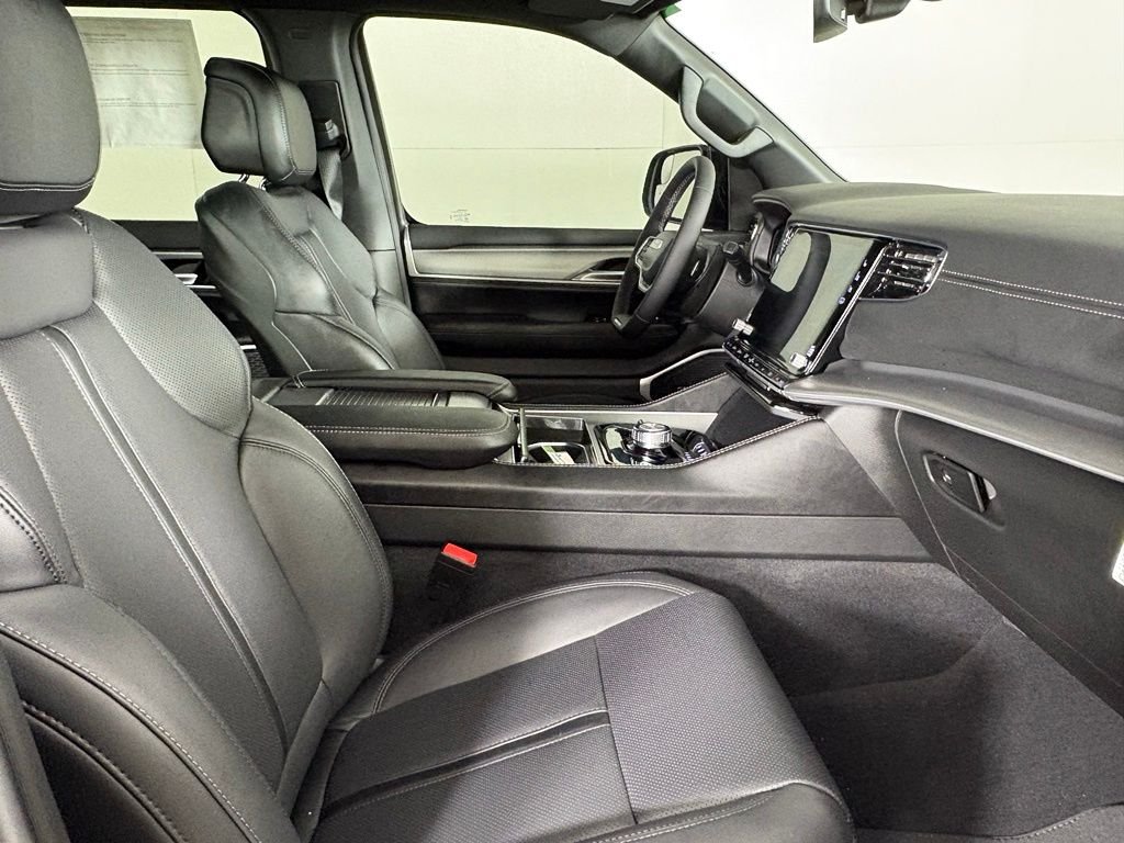 New 2026 Fathom Blue Pearl-Coat Exterior Paint Jeep Limited Altitude image 14