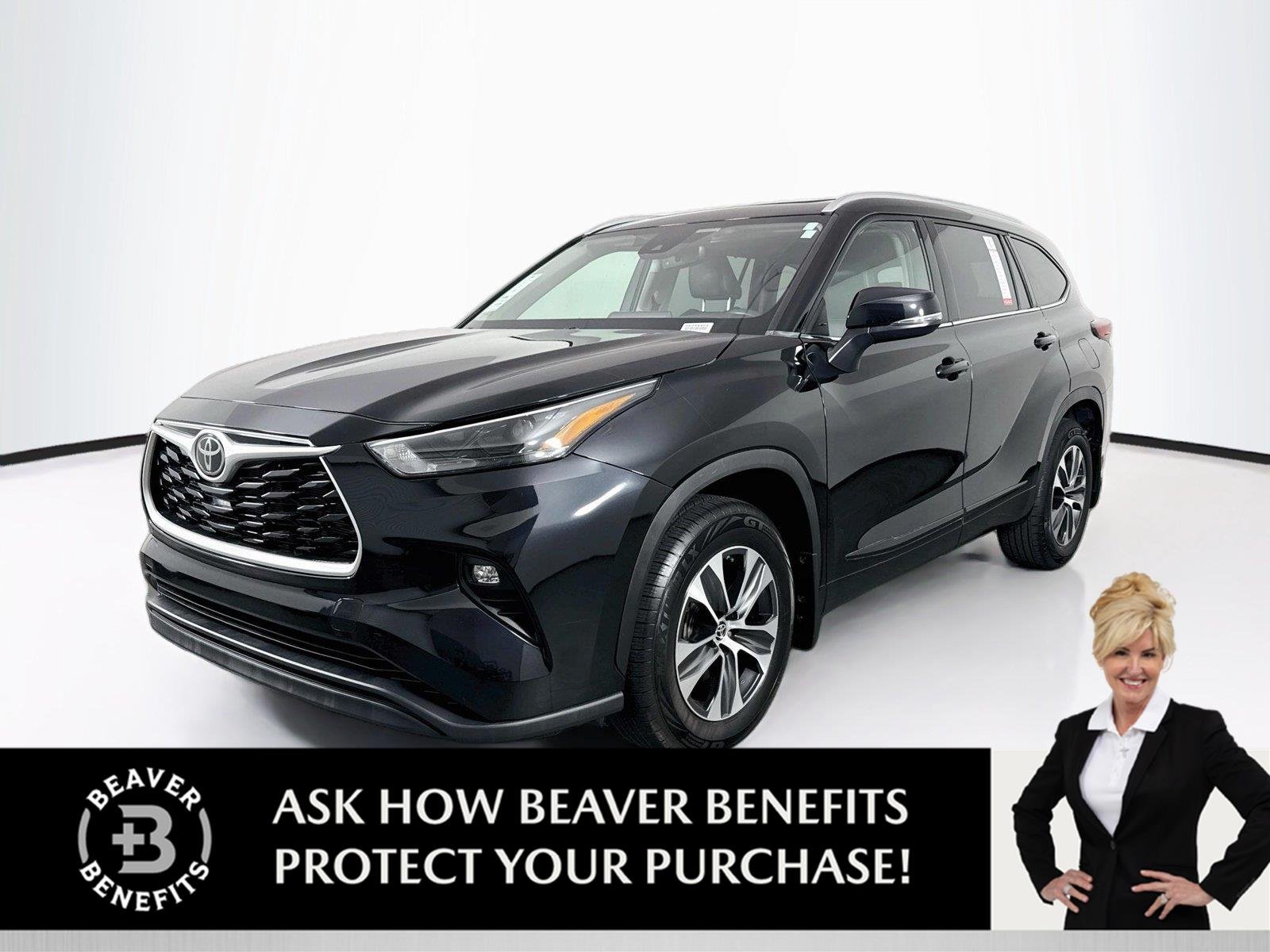 Used 2022 Midnight Black Metallic Toyota XLE image 1
