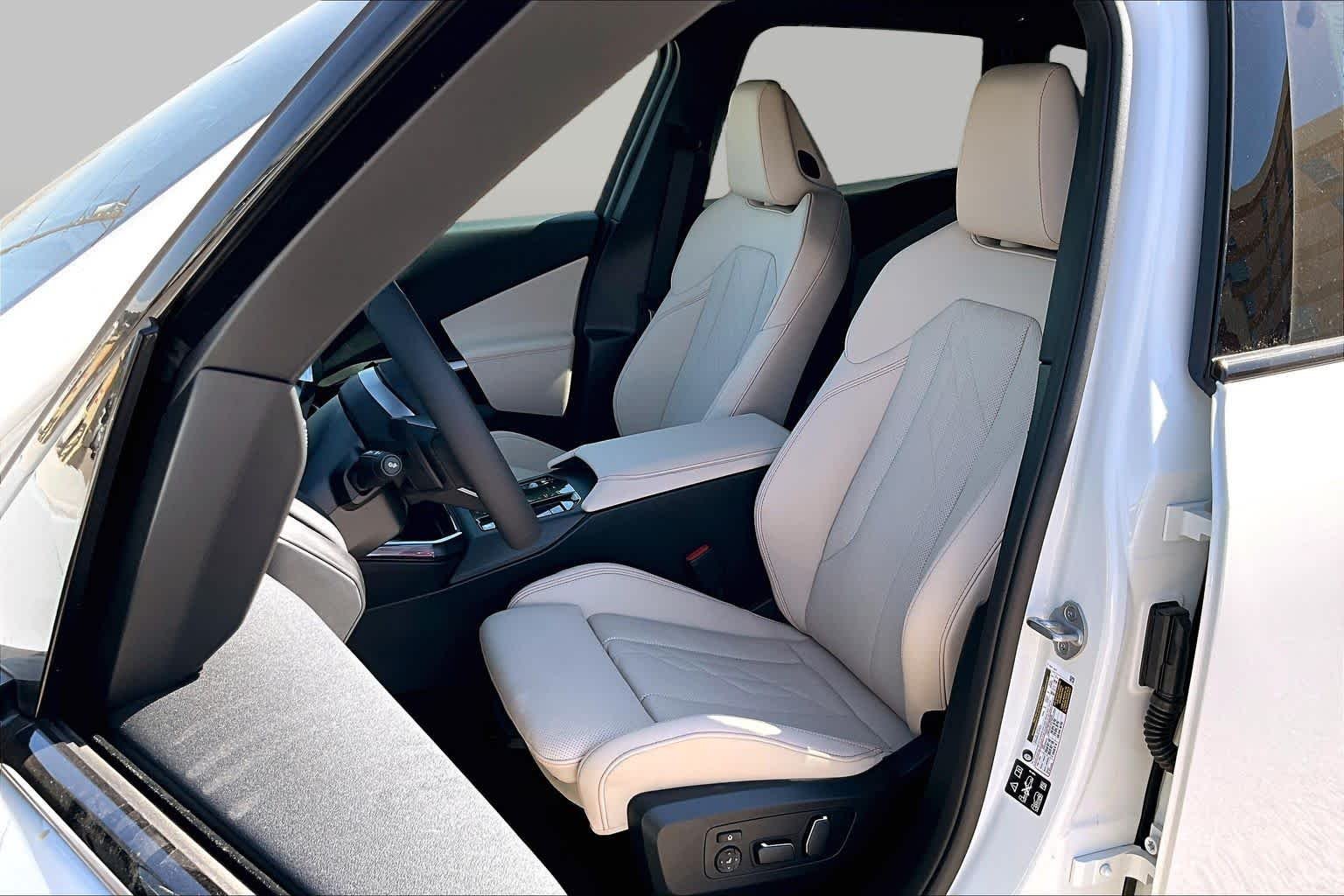 New 2026 Alpine White BMW 30 xDrive image 9