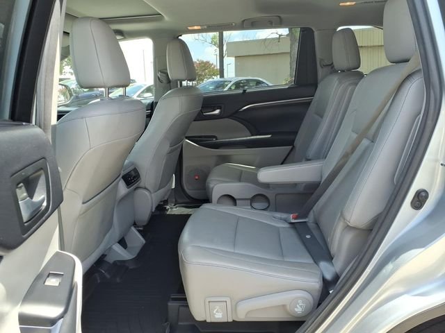 Used 2015 Silver Toyota Limited image 14